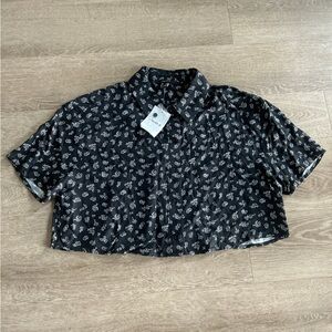 Forever 21 Black and White Floral Button Down Shirt